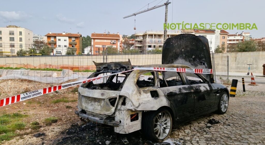 Incêndio em viatura causa apreensão na zona da Casa Branca em Coimbra
