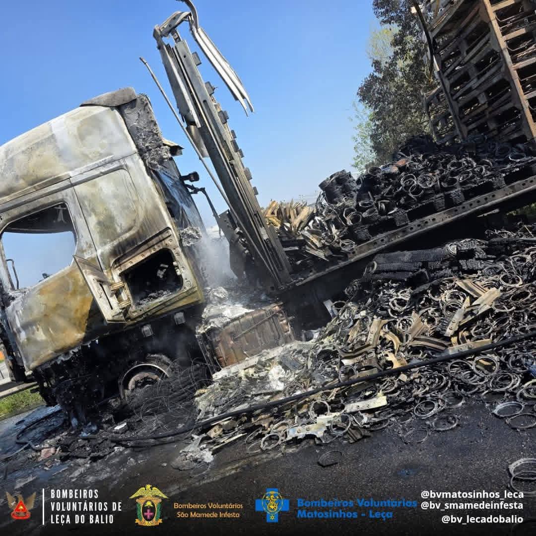 FOGO NA EN14: Incêndio em pesado de mercadorias mobiliza três corporações em Matosinhos