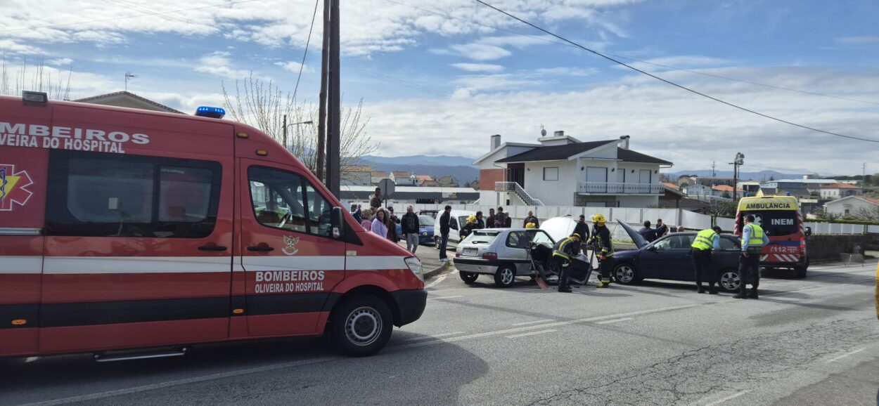 Grave colisão na EN 17 em Oliveira do Hospital mobiliza desencarceramento