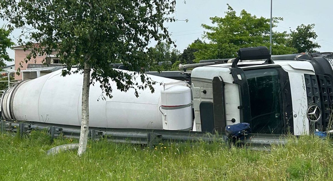 Acidente com camião-betoneira causa ferimentos em condutor na zona de Braga