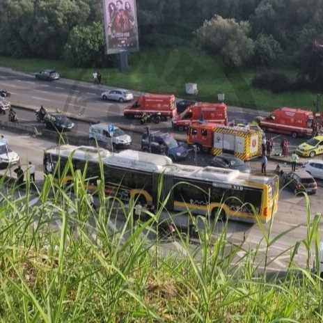 🚨 LISBOA: COLISÃO NA CALÇADA DE CARRICHE CAUSA UM FERIDO GRAVE E DOIS LIGEIROS 🚨