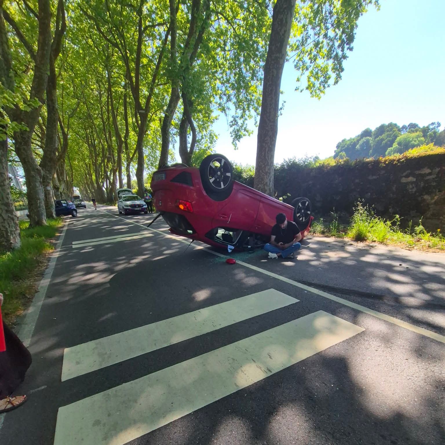 Viana do castelo:Um ferido após despiste e capotamento em Darque