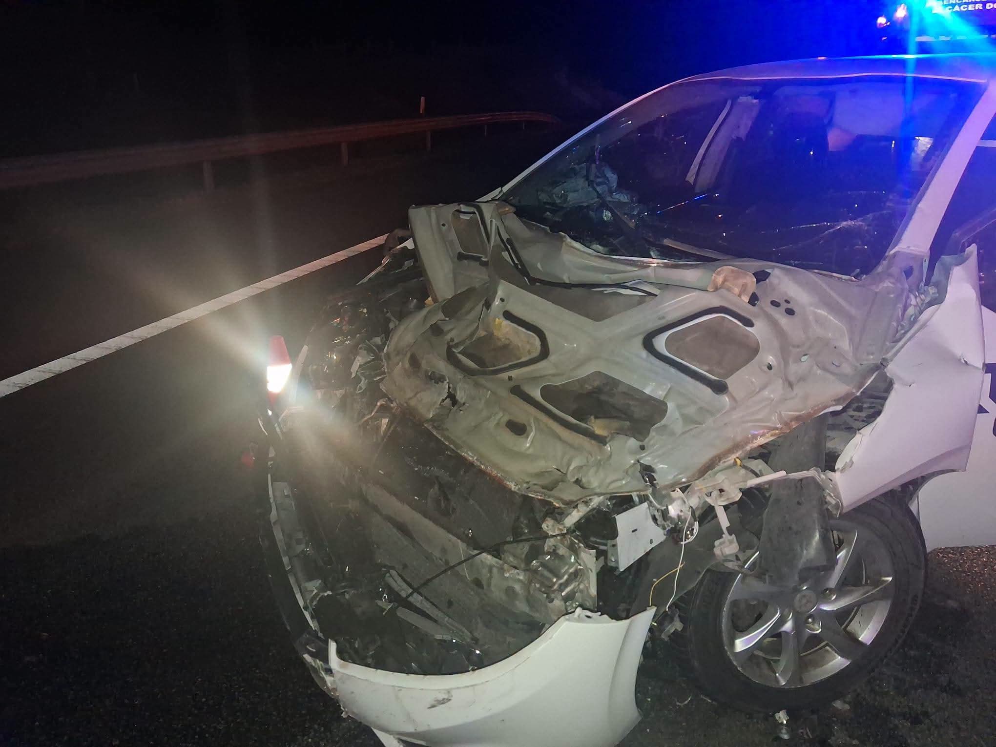Acidente na A2 entre veículo ligeiro e pesado de mercadorias provoca um ferido leve