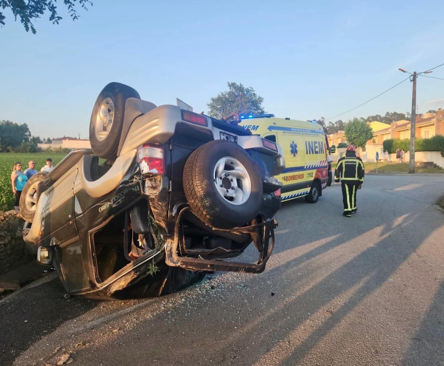 Capotamento de Ligeiro em Fradelos Provoca Um Ferido Ligeiro