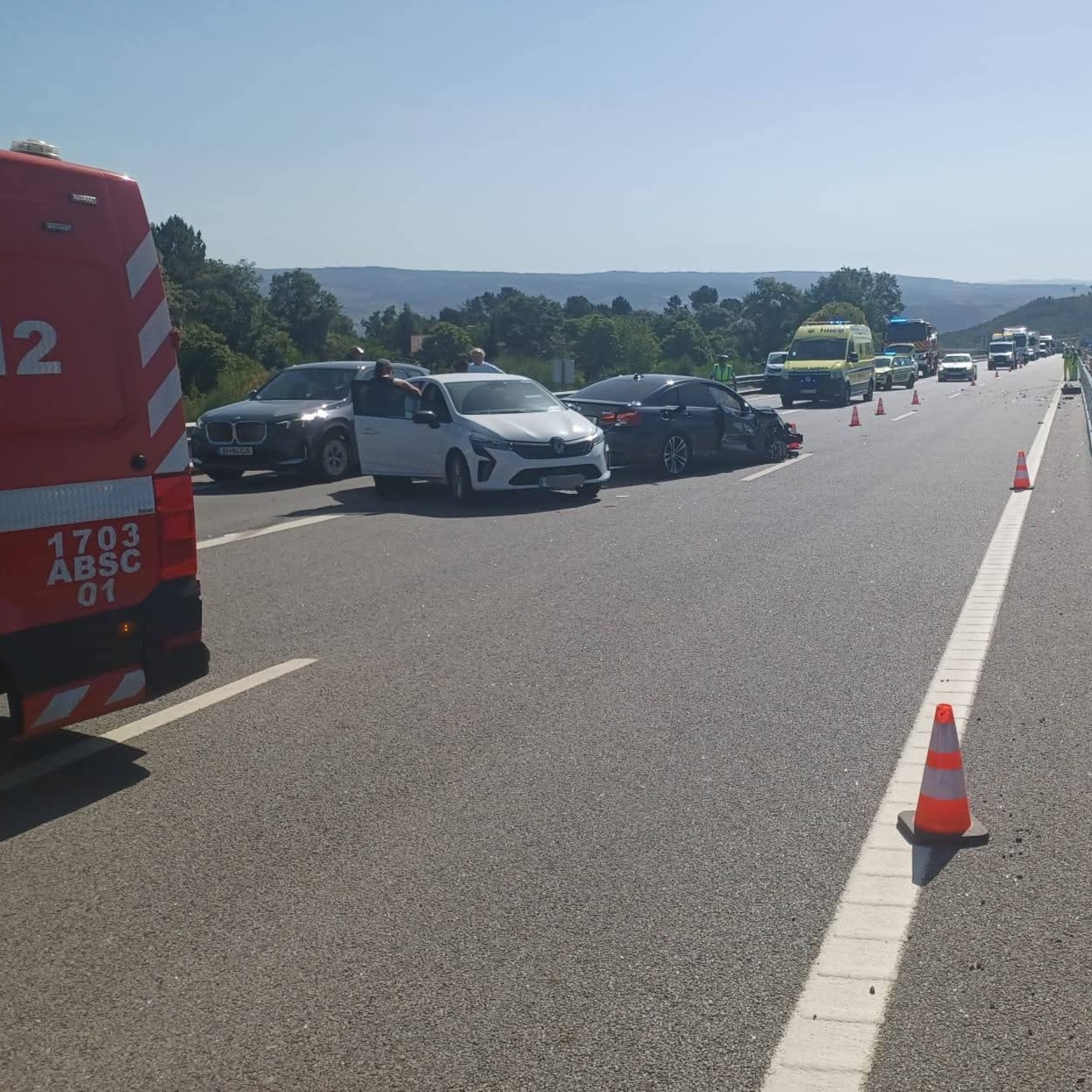GRAVE ACIDENTE NA A4 ENVOLVE SEIS VIATURAS E CAUSA QUATRO FERIDOS