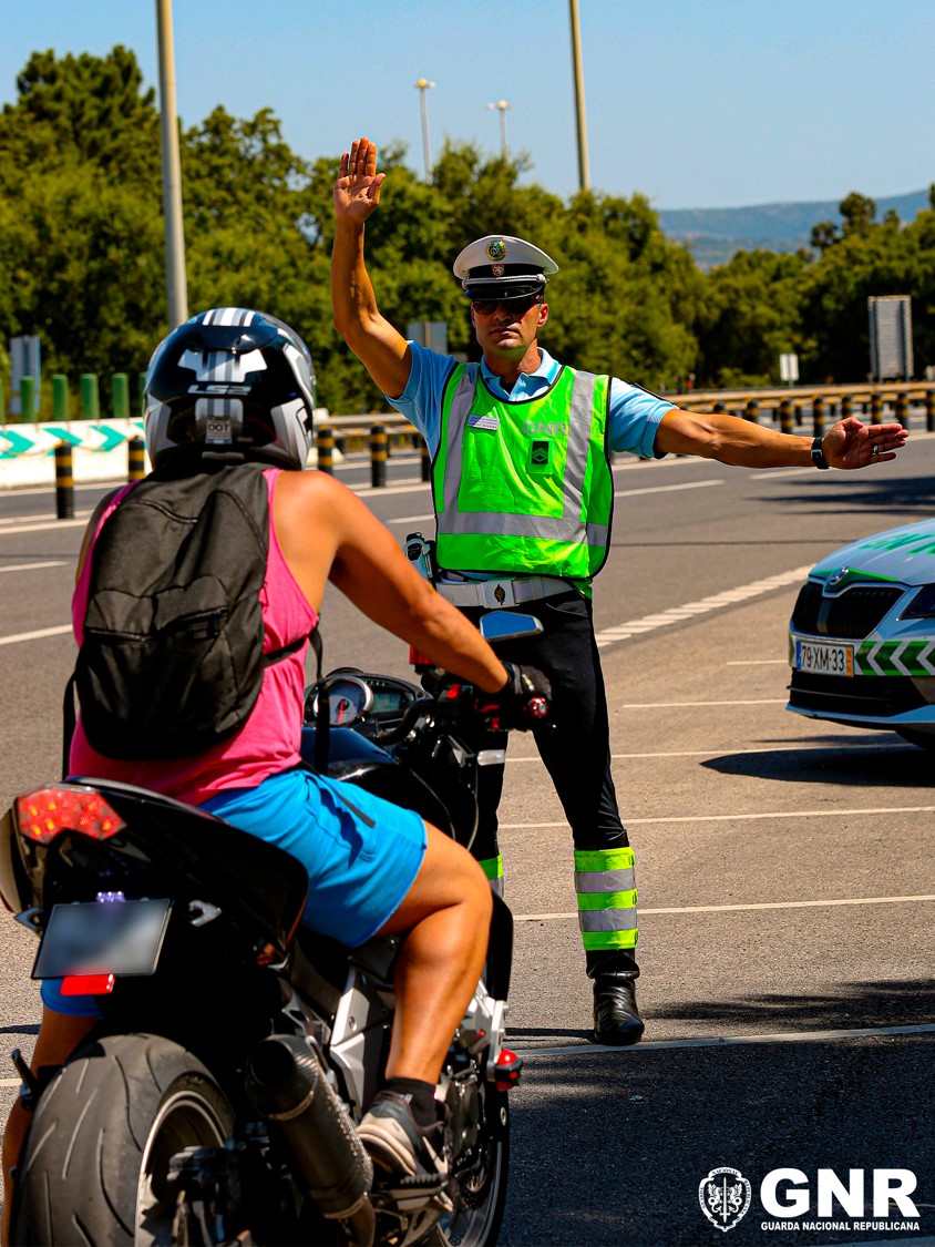 SETÚBAL – MOTOCICLISTAS INTERCETADOS EM CONTRAMÃO NA A2