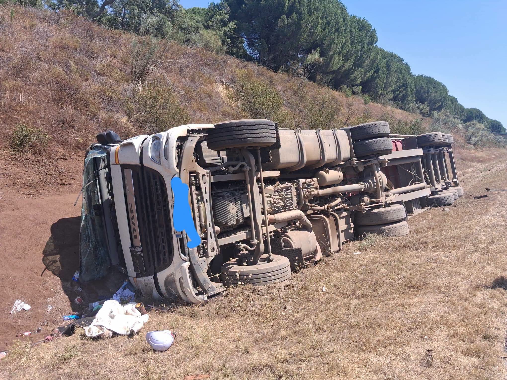 Despiste de camião na A2 faz um ferido leve