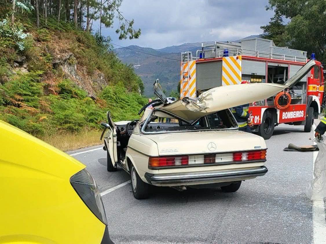 COLISÃO NA TROFA – RIBEIRA DE PENA DEIXA MULHER EM ESTADO GRAVE
