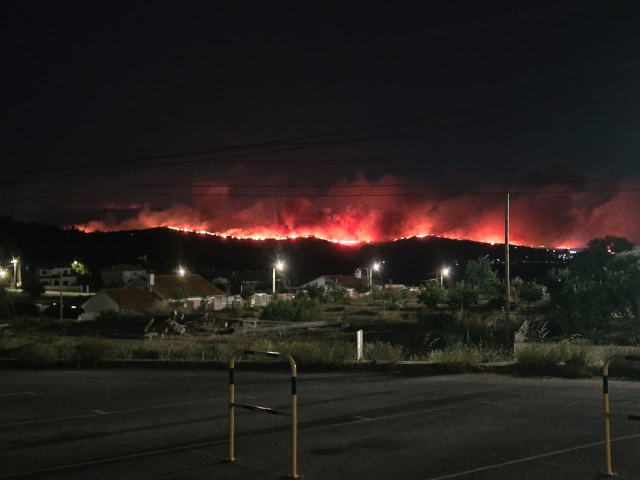 Incêndio de Vouzela Alastra a Aveiro e Causa Pelo Menos Sete Feridos