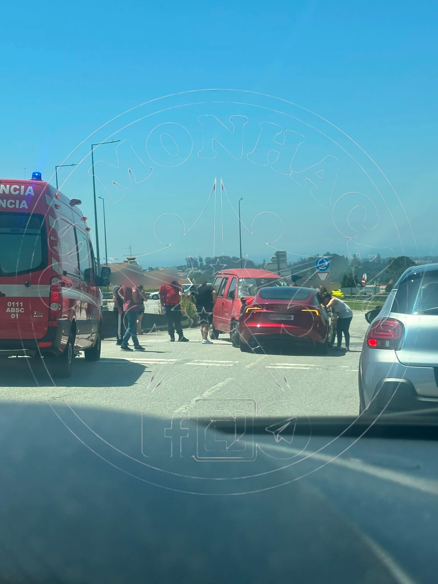 Duas crianças entre os seis feridos em grave colisão na EN223 em Santa Maria da Feira