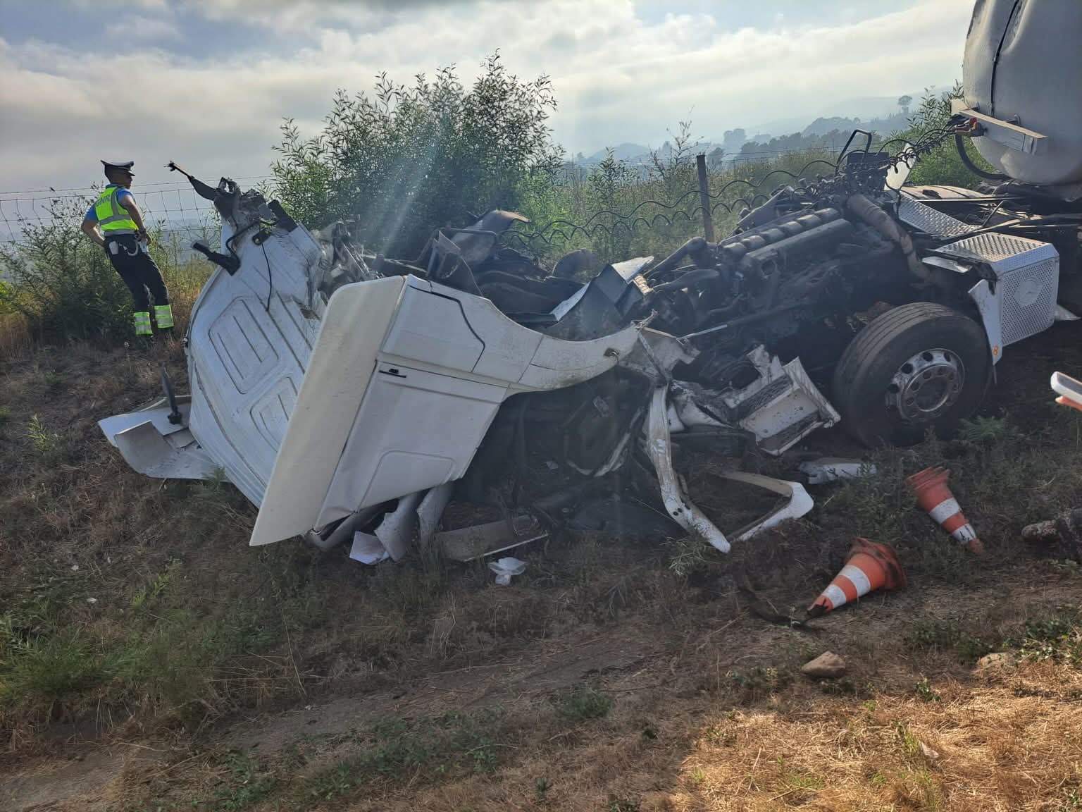 COLISÃO ENTRE DOIS PESADOS DE MERCADORIAS NA A3 EM FAMALICÃO