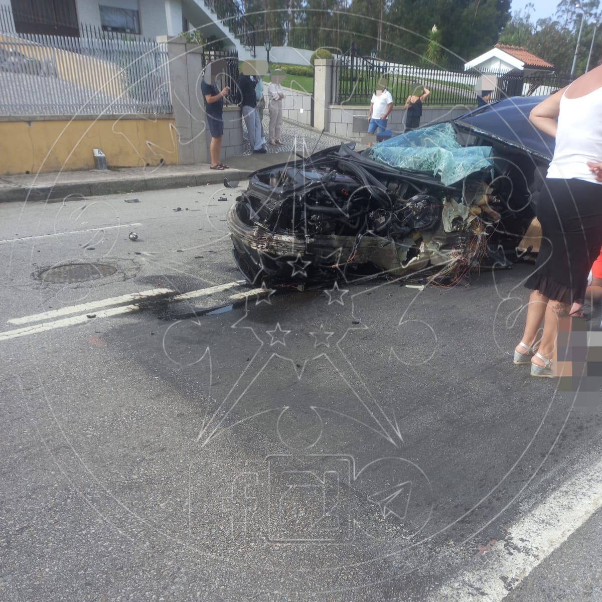 Acidente grave na EN223 em Santa Maria da Feira provoca um morto e cinco feridos